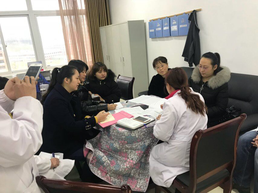 基础部曹建兰主任听取解剖教研室周速主任就竞赛筹备工作汇报